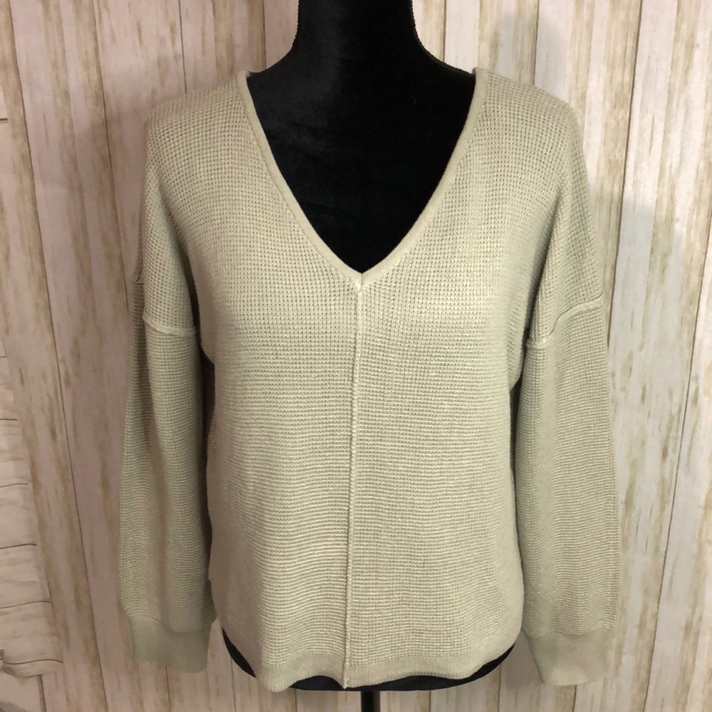 Hippie Rose color sage size medium sweater